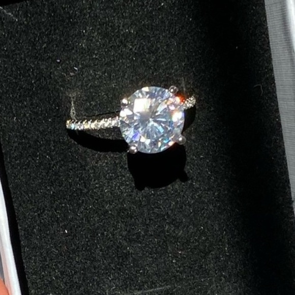 Solitaire 3CT diamond ring - Picture 5 of 11